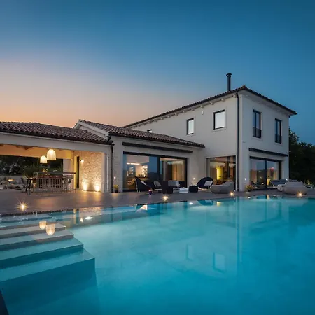 Cypress Hill Villa *