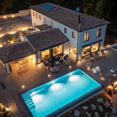 Villa Cypress Hill