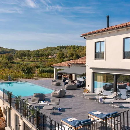 Villa Cypress Hill